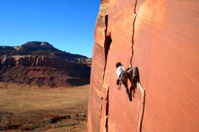 indian creek crack climbing